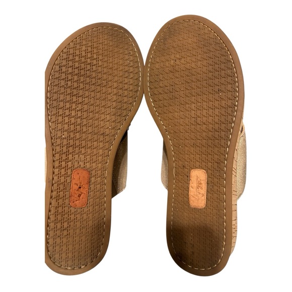 Latigo Gold Criss-Cross Sandals with Platform - Picture 5 of 7